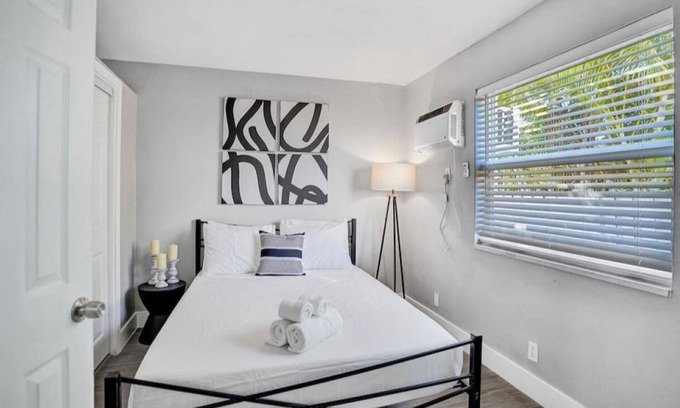 Poinciana Park Wohnung | Rustic Retreats: Beachy 1BR in the heart of Fort Lauderdale