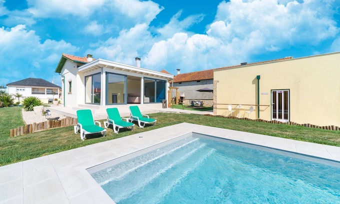 Camparca Haus | Attraktives Haus in Netos-Almagreira mit Gemeinschaftspool