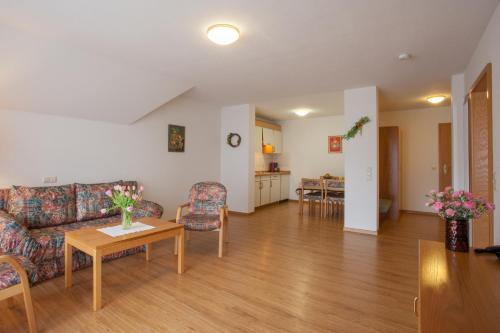 Simonswald Wohnung | Rustikale 2 Zi.-FeWo 70 qm Barrierefrei Nähe Freiburg