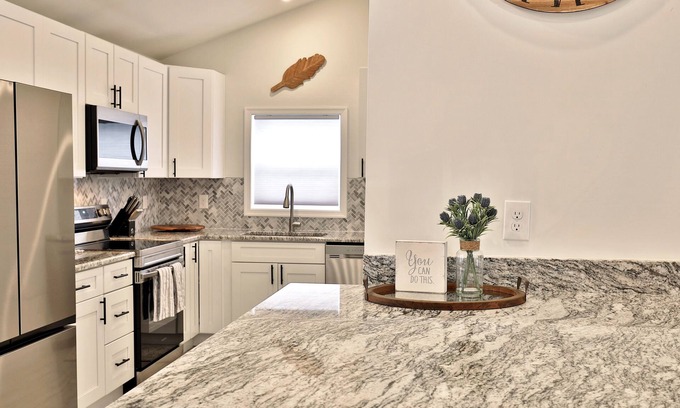East Haven Rutland County Haus | Rutland's Hidden Gem: 2 Br/1ba Renovated Home Close To Everything 2 Bedroom Home