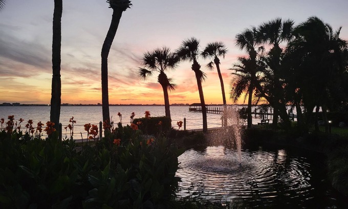 Melbourne Beach Wohnmobilvermietung | RV Site in Outdoor Resorts of Melbourne Beach just steps away from the ocean.