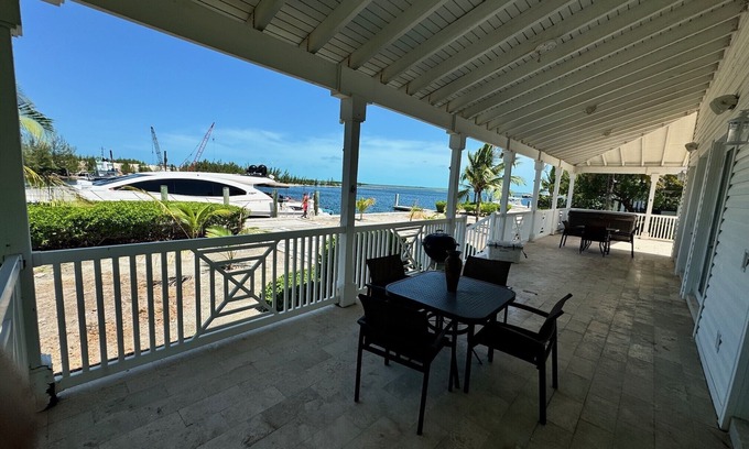 Alice Town Resort | RW BIMINI RESORT. 2 Bett / 2bath Einheit, 6 Personen. Auch ein 65 Fuß Boot Slip für $ 250 / Tag