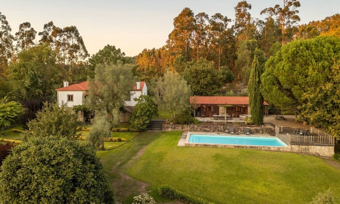 Ponte de Lima Wohnung | São Julião Retreat | Pool, Jacuzzi & Garden Escape