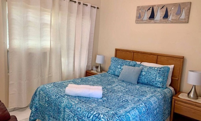 West Bay Wohnung | Nahe dem Strand - 1 Bett