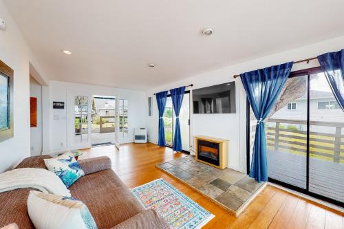 Elk Haus | Saddle Point Ocean View Cottage