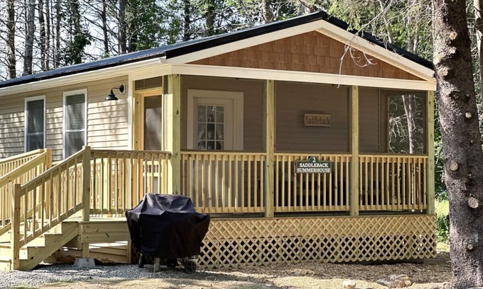 Town Hill Hütte | Saddleback Summerhouse-Serenity! Close to Acadia!