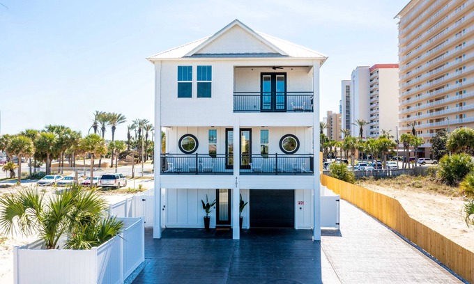 Crescent Beach Haus | Safari Street Stay - Steps 2 Beach! 2 units for 1 price! Sleep 16!