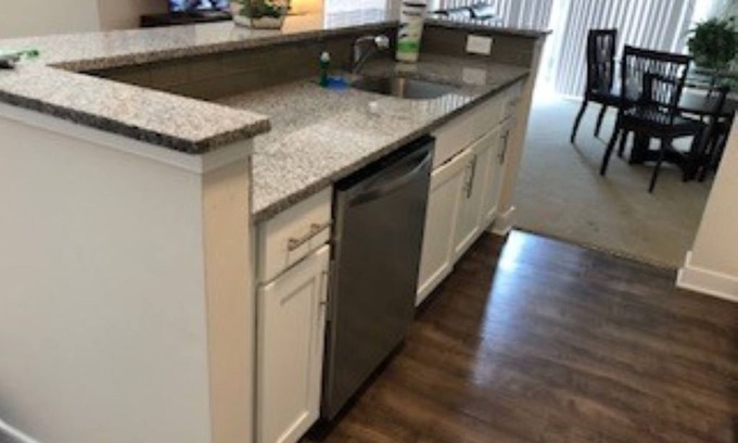 Schenectady Wohnung | Safe and Secure Downtown location! Close to Proctors and Jay Street Market!