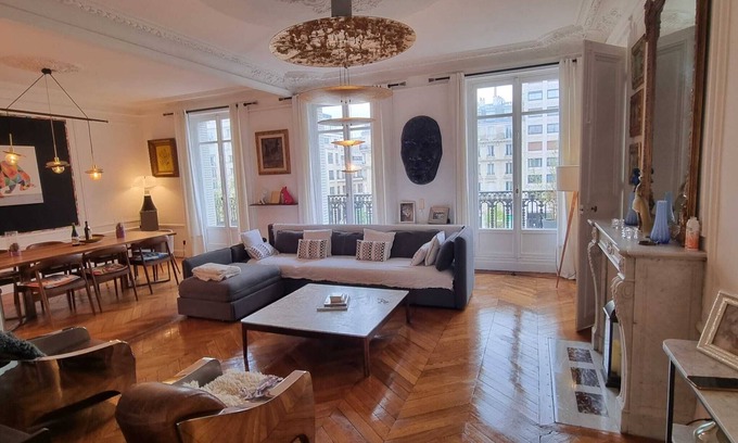 Neuilly-sur-Seine Wohnung | Safest Area in Paris ❤ Elegant Haussmannien close to Le Marais, Metro Line 1