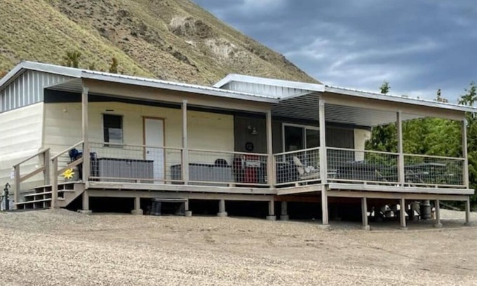 Huntington Haus | Saint Helens on the Snake River. The Sunflower