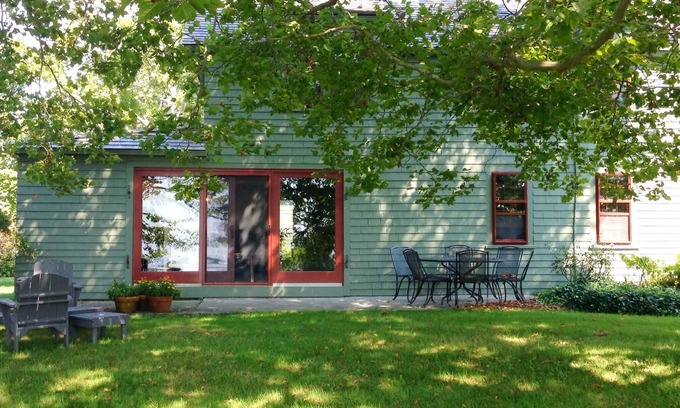 Little Compton Haus | Sakonnet Point Blick aufs Wasser nach Hause + Gästehaus in Strandnähe