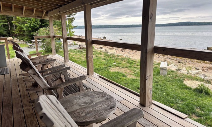 DownEast and Acadia Maine Kabine | Saltwater Serenade Priv SANDY beach with Bayview for Miles