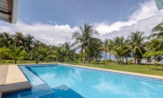 Playa Coyote Hotel | Salvatierra Beachfront Hotel
