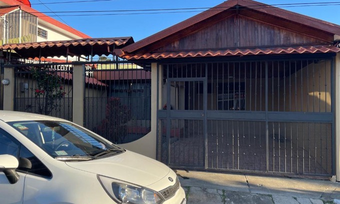 Anselmo Llorente Haus | San José, Tibás, Casa Misty