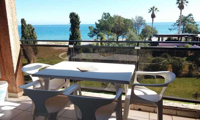 Moriani-Plage Wohnung | San Nicolao de Moriani: les Marines studio sea view with direct beach access.