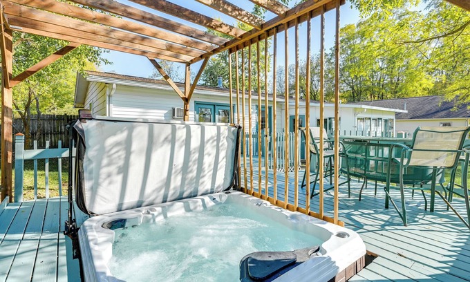 Onsted Haus | Sand Lake Retreat: Canal Access & Large Yard!