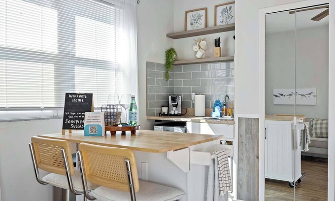 Satellite Beach Wohnung | Sandpiper 𓇼 Studio Across From Beach!