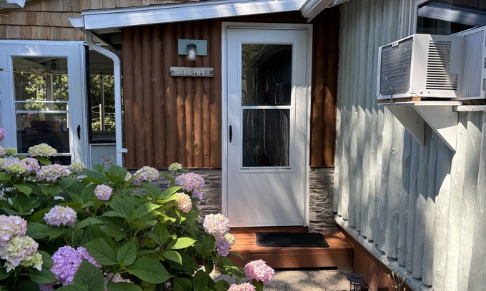 Ludington Hütte | Sandpiper Cottage: Lakeside, Boat Slip, Beach, Family Friendly, Kayaks