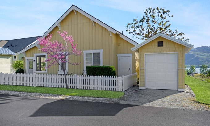 Oroville Haus | Sandy Overlook! - Perched above the Pool & Beach!