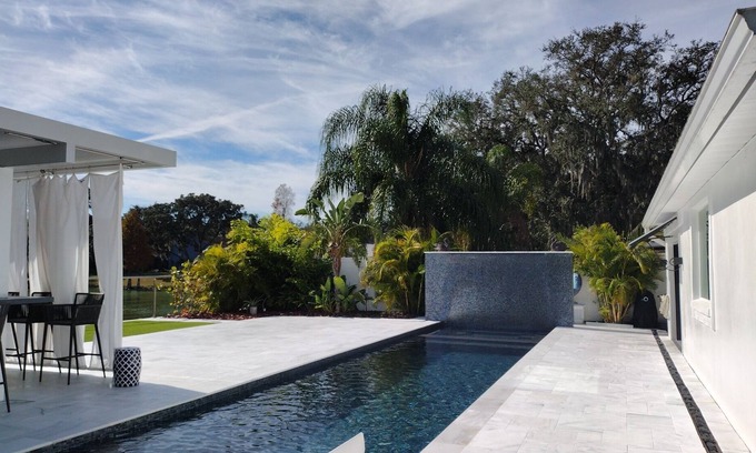 Valrico Haus | Santorini Oasis on Swan Lake