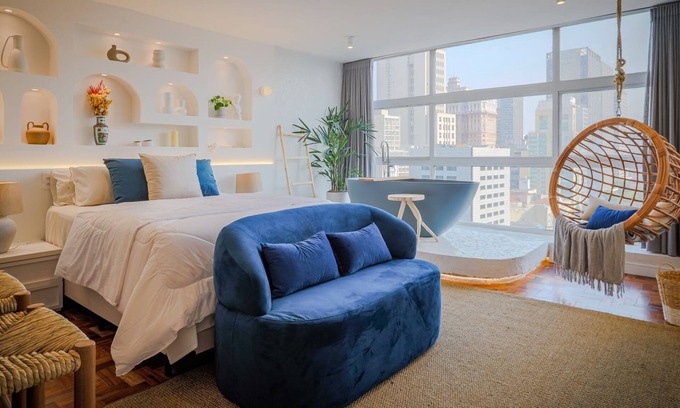 Central Zone Haus | Santorini Sampa Spa: view from the 19th floor