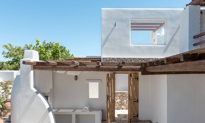 Vourvoulos Wohnung | Santorini Suite with Jacuzzi 3 by Delfus