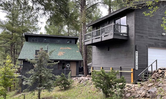 Kachina Village Haus | Sarah's Sanctuary Mountain Pines - 4 Gorgeous Deck Views of the Forest. HOT TUB!