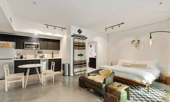 Riverside Wohnung | Saturn's Studio Apartment with Pool!!!