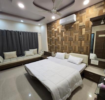 Indore Wohnung | Satyabhama HomeStay-Ruby- Luxury one RK appartment