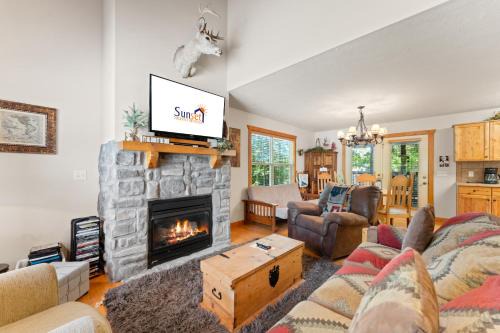 Reeds Spring Haus | SBL103A -Magnolia Moon cabin