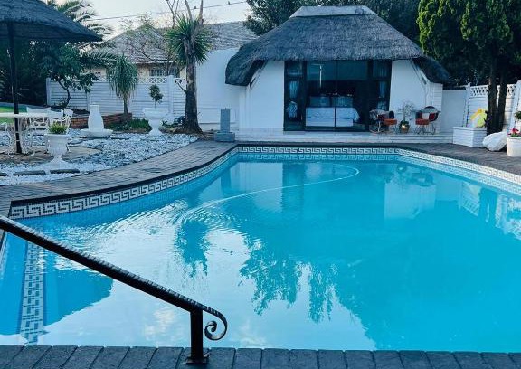 Glenvista Haus | Sbukosezwe guest house