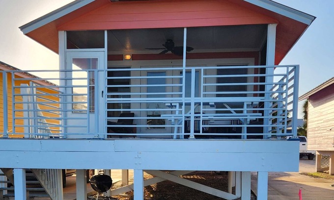 Cape San Blas Hütte | Scallop Cove #2 - Scalloping Sunrise - Bayfront, 3 Min Walk to Gulf, Pet Friendly, No Min Nights.