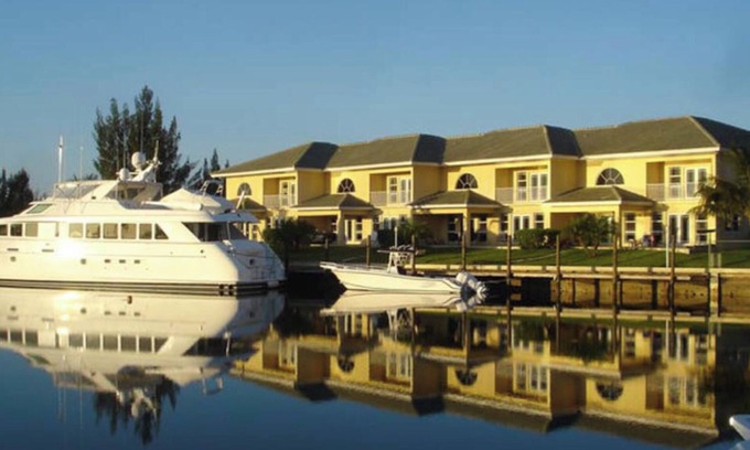 Bell Channel Bay Eigentumswohnung | Scarborough Villas # 2 · Luxuriöse Villa - Deepwater Channel - Docks & Pool