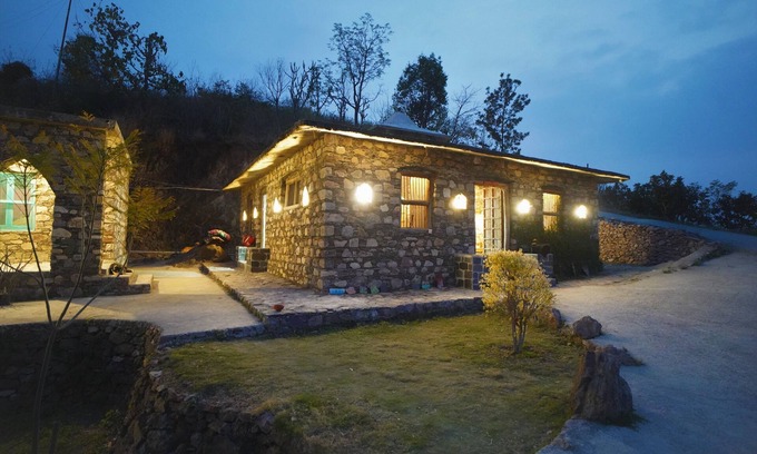 Dehradun Haus | Scenic & Beautiful Cottages for self awareness, nature and healing. (Room 2)