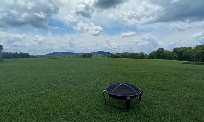 Rockholds Haus | Scenic Farm with lots to do and lots of room