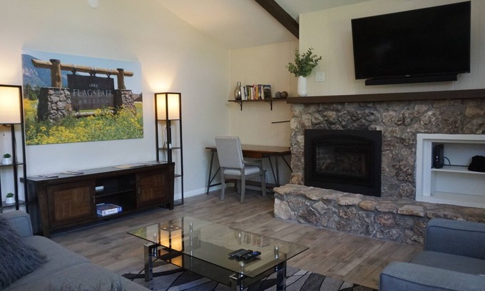 Flagstaff Haus | Scenic getaway in central Flagstaff