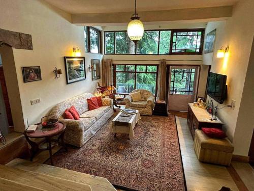 Dalhousie Haus | Scenic Hill View 3BHK Near Mall Road Stonewood
