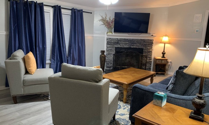 Cave Spring Haus | Scenic Mountain Views 4 Bed 2 Bath