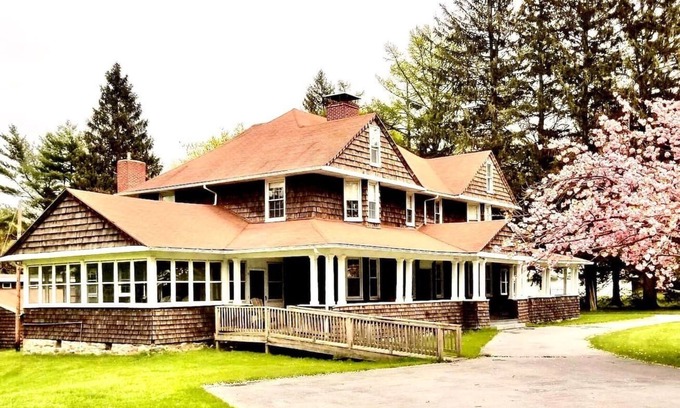 Waynesboro Haus | Scenic Mountaintop Villa with Free WiFi & Pool