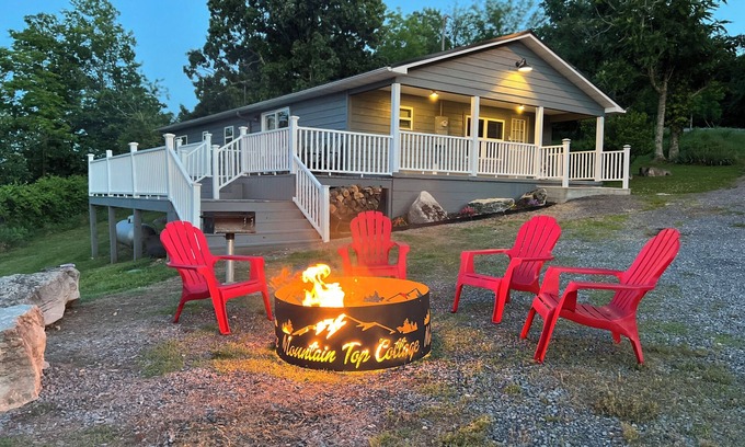 Marshall Hütte | Scenic views, Fire Pit, Cozy Close to the Buffalo National River Pet friendly