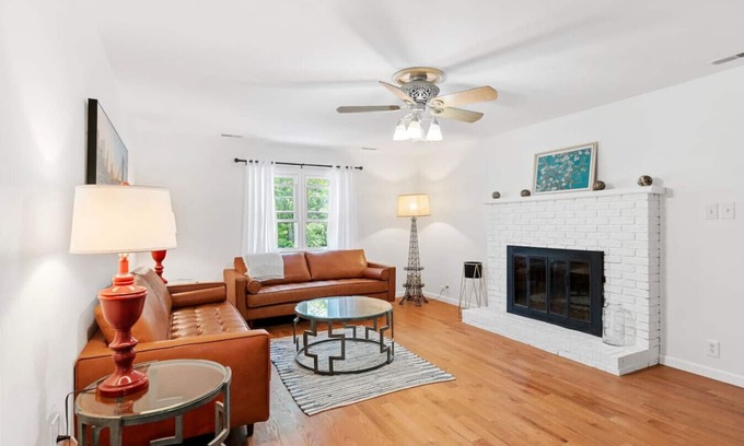 Imperial Haus | scent-free stay - spacious , big yard and safe neighborhood