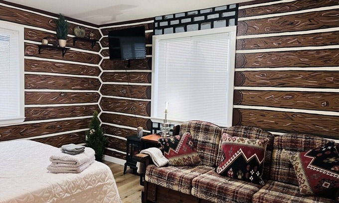 Southeast Salem Wohnung | Scout- a rustic “cabin” apartment, very fast wifi