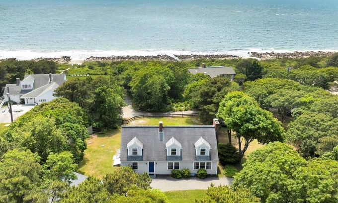 Cataumet Haus | Scraggy Neck 5-Bedroom Ocean View Retreat