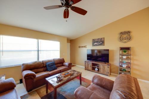 Highland Wohnung | Screened Porch and Pool Access Cozy Sebring Condo