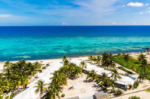 Rum Point Haus | Sea Biscuit at The Sea Lodges