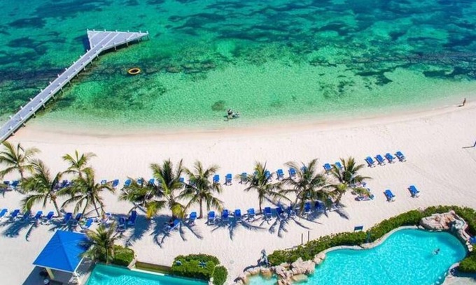 Colliers Bay Eigentumswohnung | Sea Glass at the Reef - Luxury King Beach Front Condo On The Beach