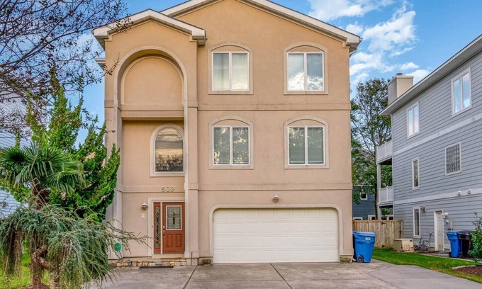 Croatan Beach Haus | Sea La Vie Retreat – Just a 3-Minute Walk to the Beach