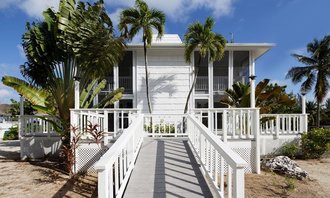 Rum Point Hütte | Atemberaubende Villa mit 2 Schlafzimmern in Cayman Kai