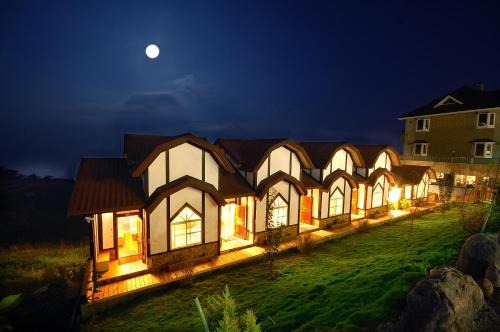Ren'ai Haus | Sea of Clouds Vacation Villa