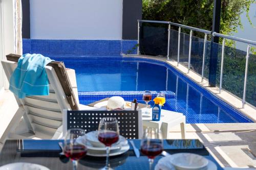 Kalkan Wohnung | Sea view 5 En-suit villa, pool heatable, free WIFI VillaHappy in Kalkan